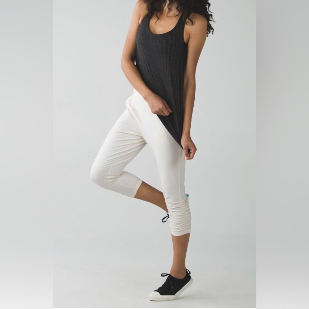 Lululemon Womens Yoga Pant Size 8 Lightweight Comfort Lounge Activewear Capsule